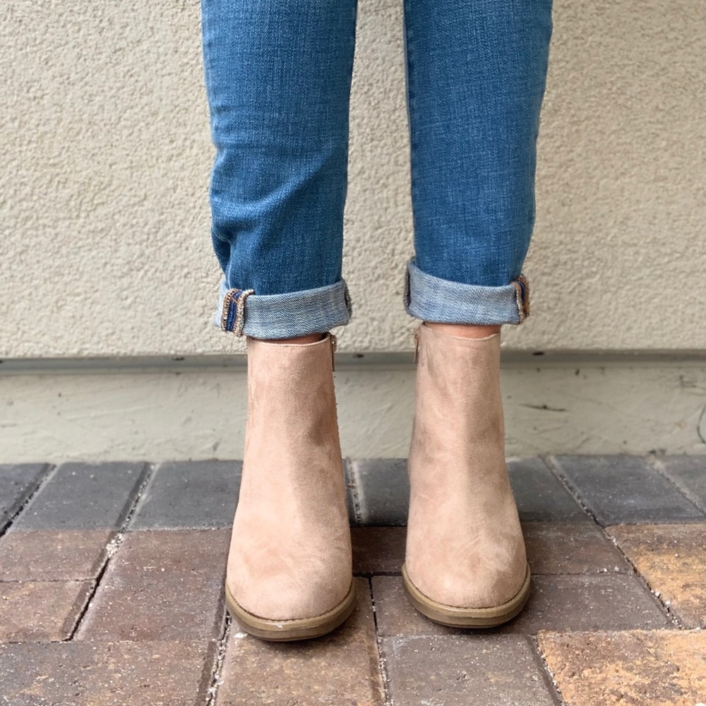 NIB Tan Rugged Sole Chunky Heel Ankle Booties - Picture 5 of 8